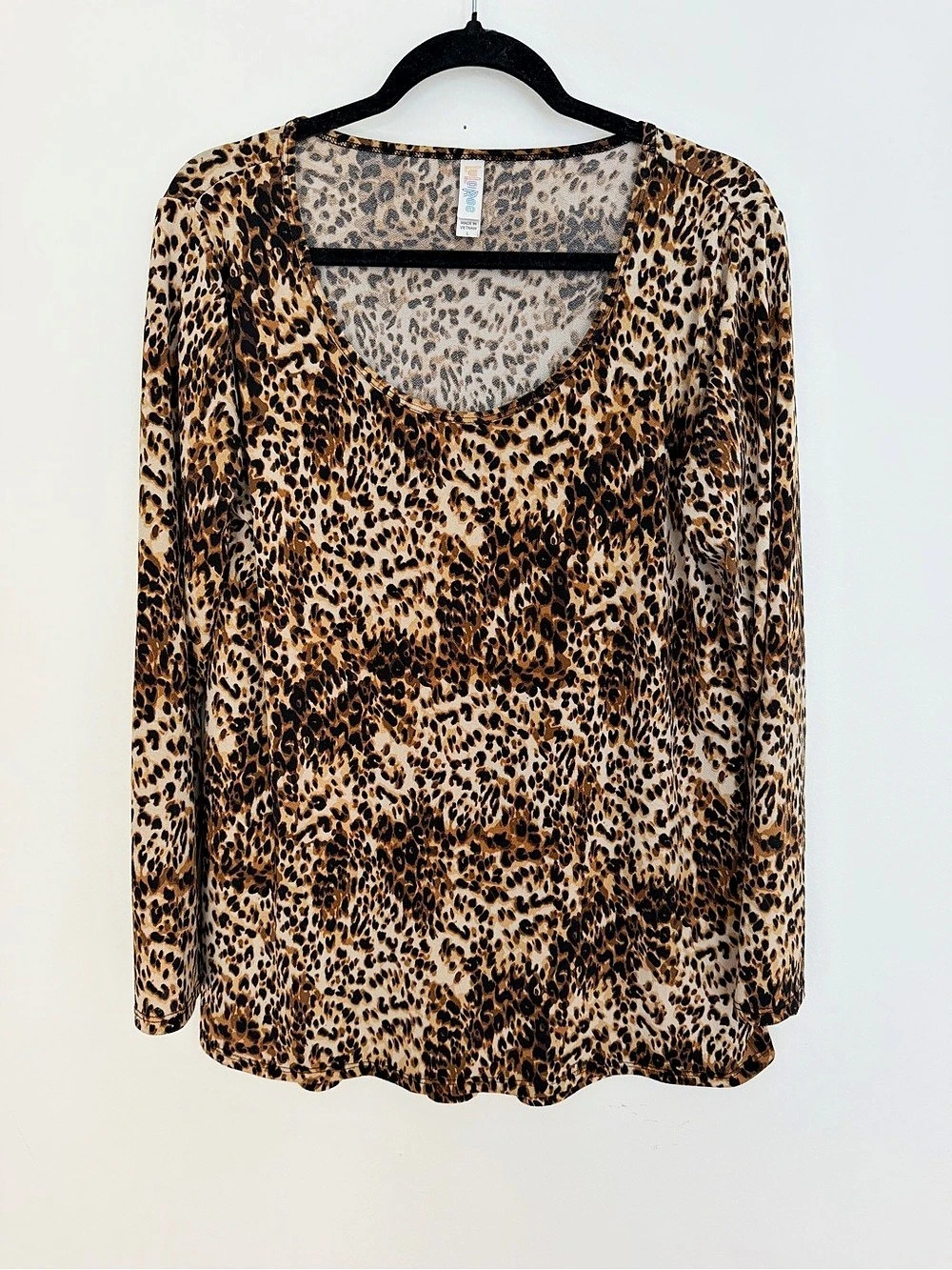 LulaRoe Leopard Print Long Sleeve Blouse tunic Top scoop neck Size Large Womens